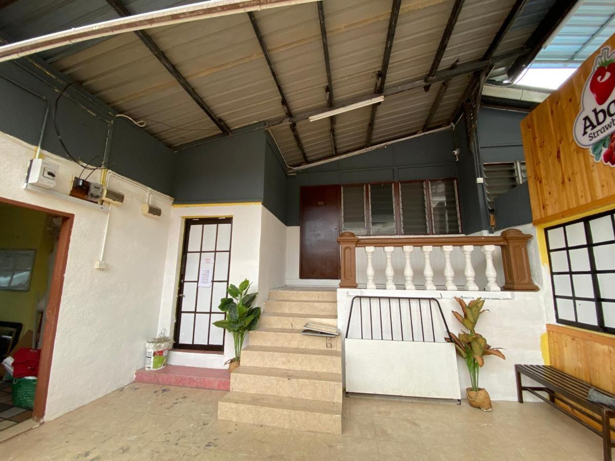 Aiza Homestay Opposite Abang Strawberry Taman Sedia 丹那拉打 外观 照片