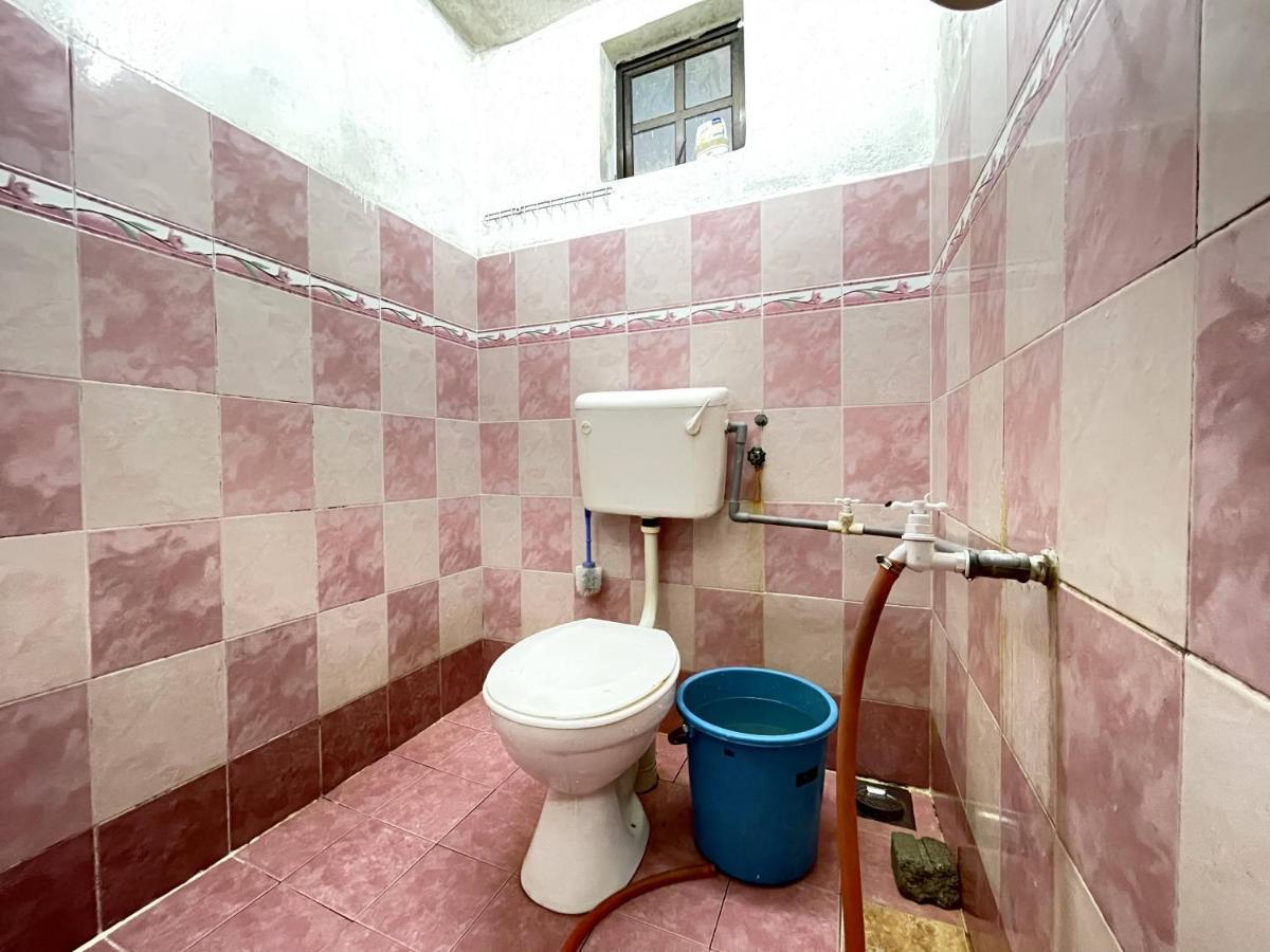 Aiza Homestay Opposite Abang Strawberry Taman Sedia 丹那拉打 外观 照片