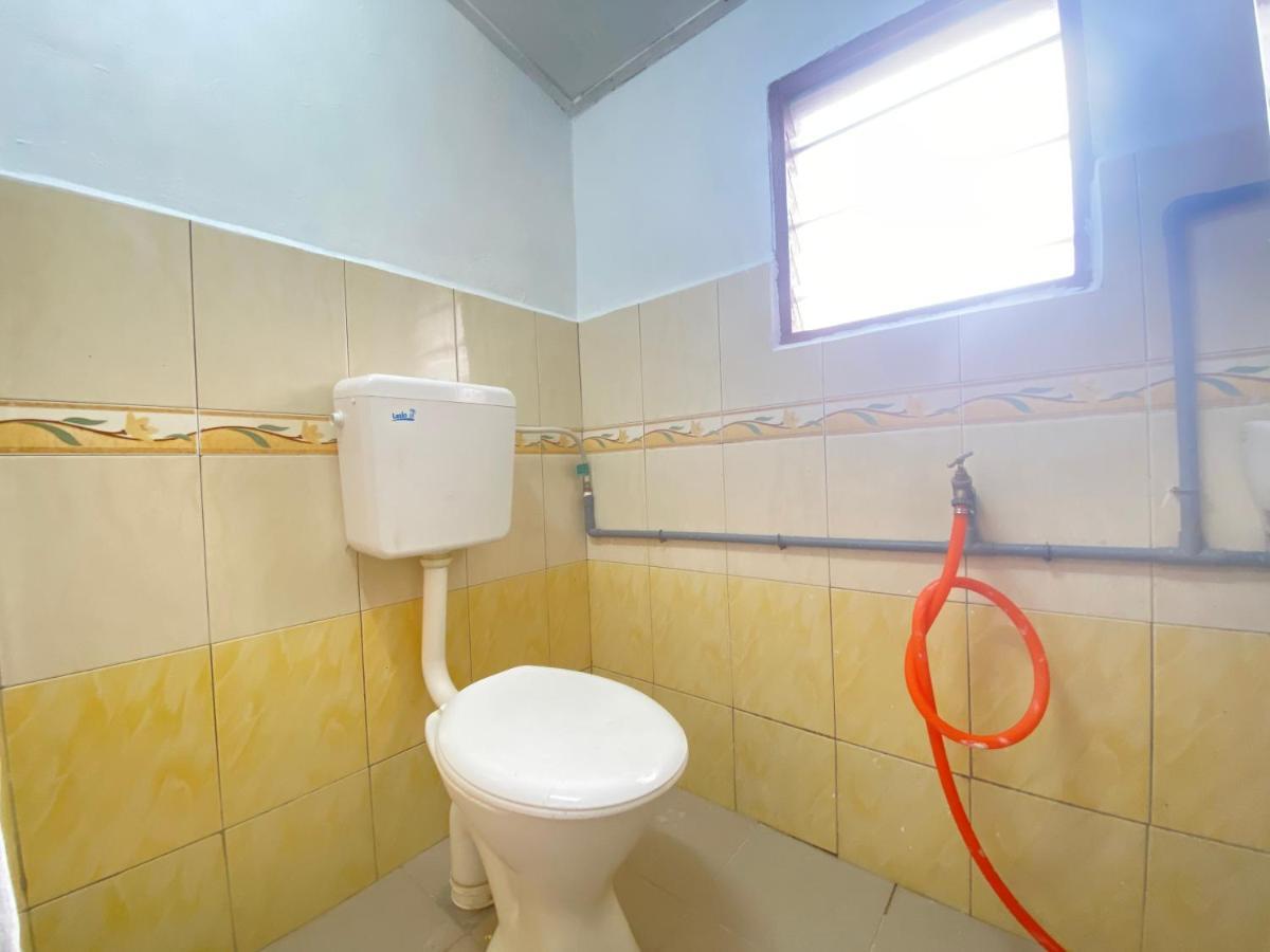 Aiza Homestay Opposite Abang Strawberry Taman Sedia 丹那拉打 外观 照片