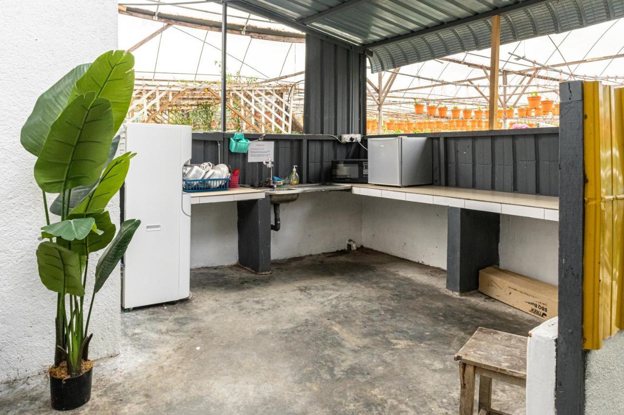 Aiza Homestay Opposite Abang Strawberry Taman Sedia 丹那拉打 外观 照片
