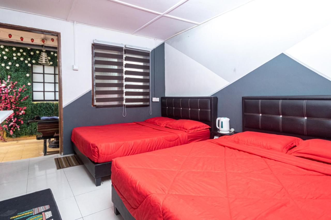 Aiza Homestay Opposite Abang Strawberry Taman Sedia 丹那拉打 外观 照片