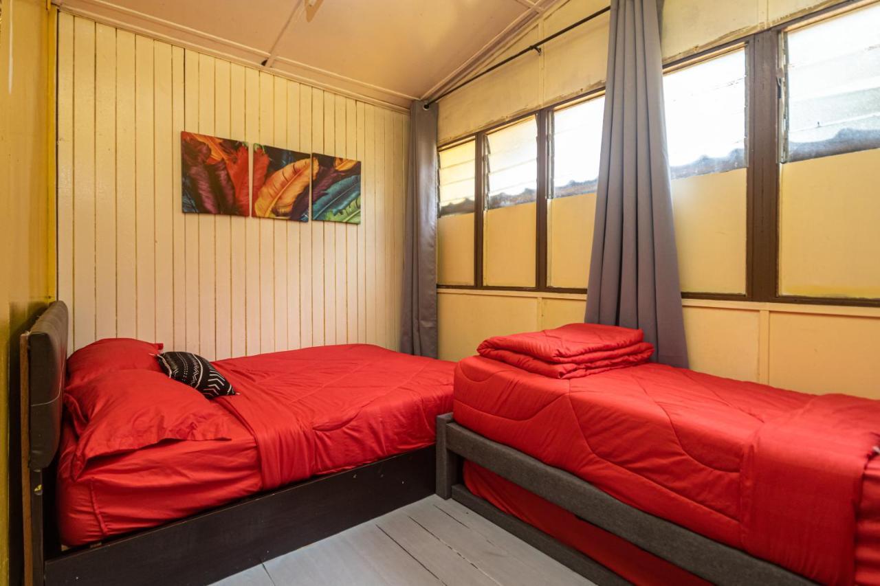 Aiza Homestay Opposite Abang Strawberry Taman Sedia 丹那拉打 外观 照片
