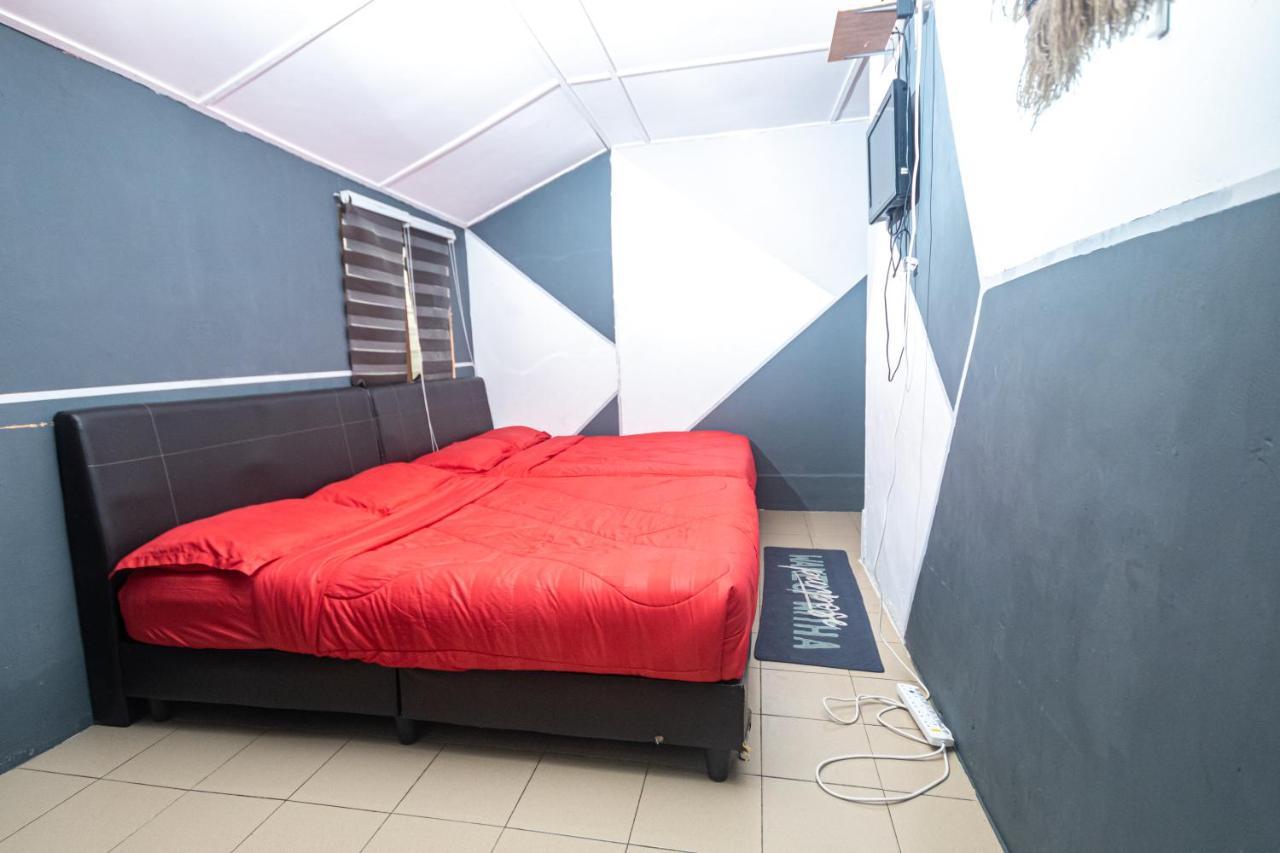 Aiza Homestay Opposite Abang Strawberry Taman Sedia 丹那拉打 外观 照片