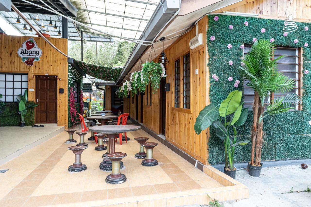 Aiza Homestay Opposite Abang Strawberry Taman Sedia 丹那拉打 外观 照片