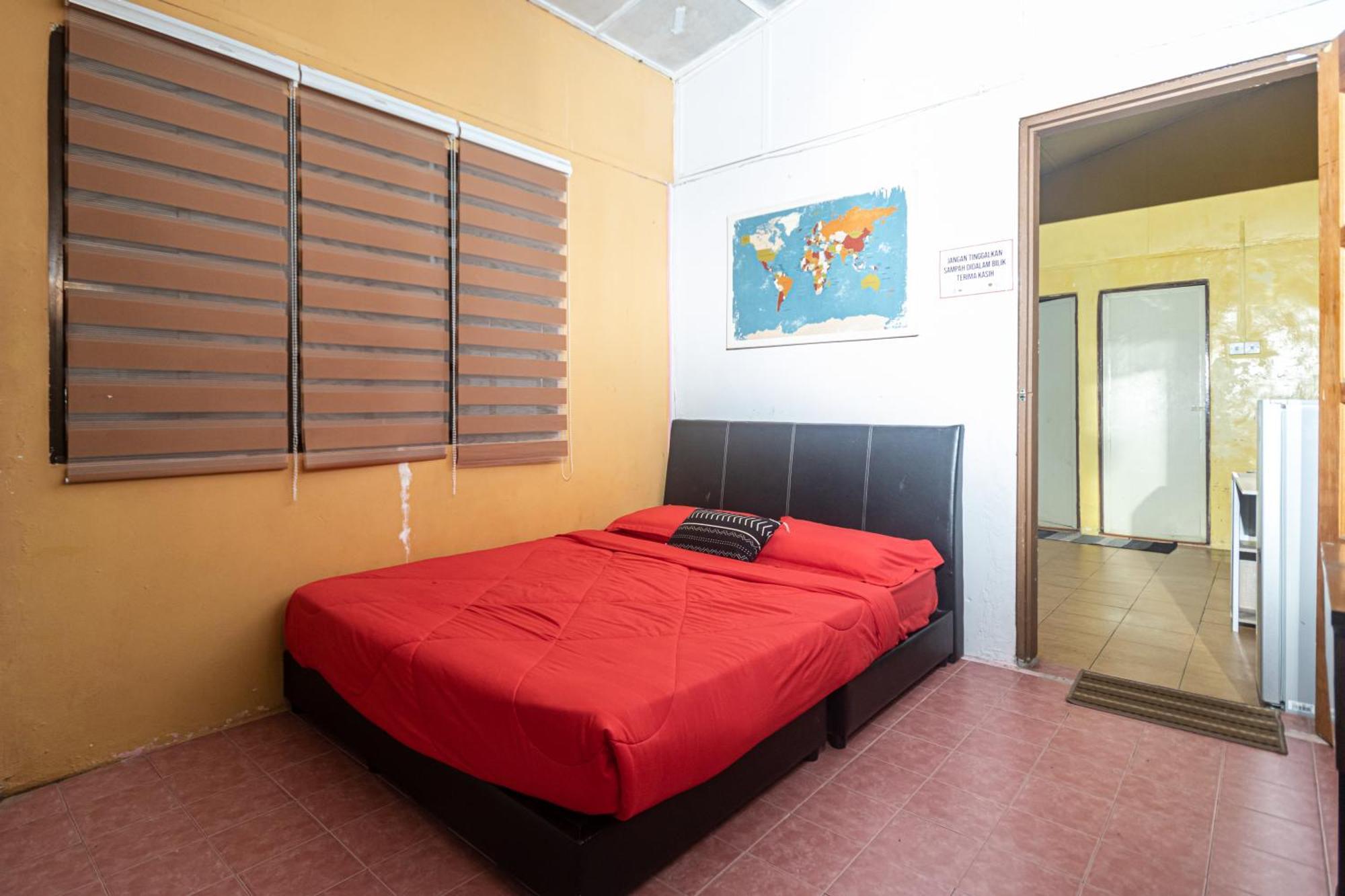 Aiza Homestay Opposite Abang Strawberry Taman Sedia 丹那拉打 外观 照片