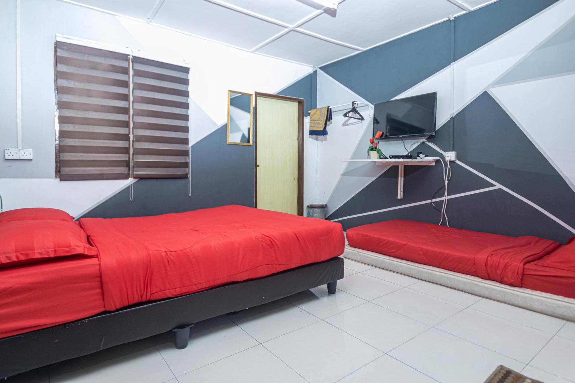 Aiza Homestay Opposite Abang Strawberry Taman Sedia 丹那拉打 外观 照片