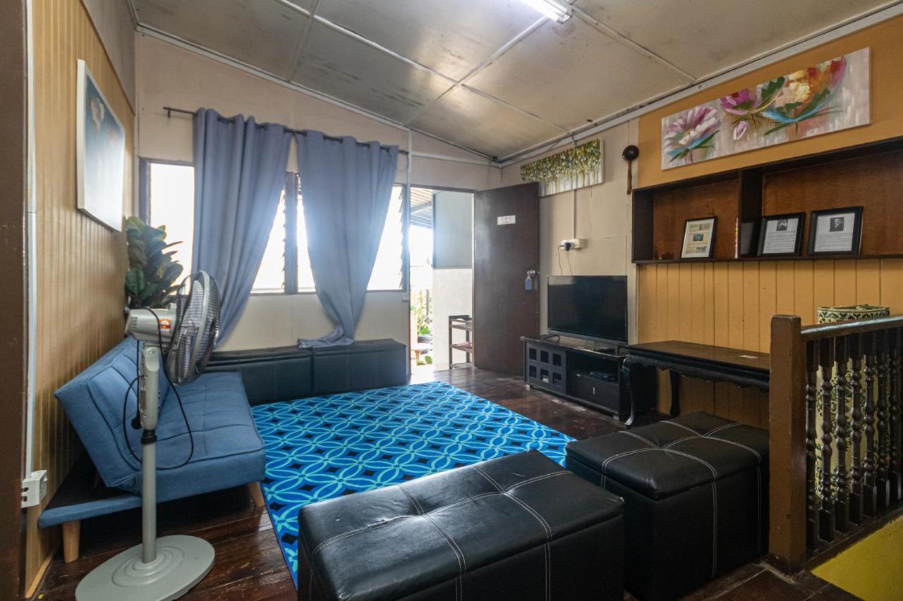 Aiza Homestay Opposite Abang Strawberry Taman Sedia 丹那拉打 外观 照片