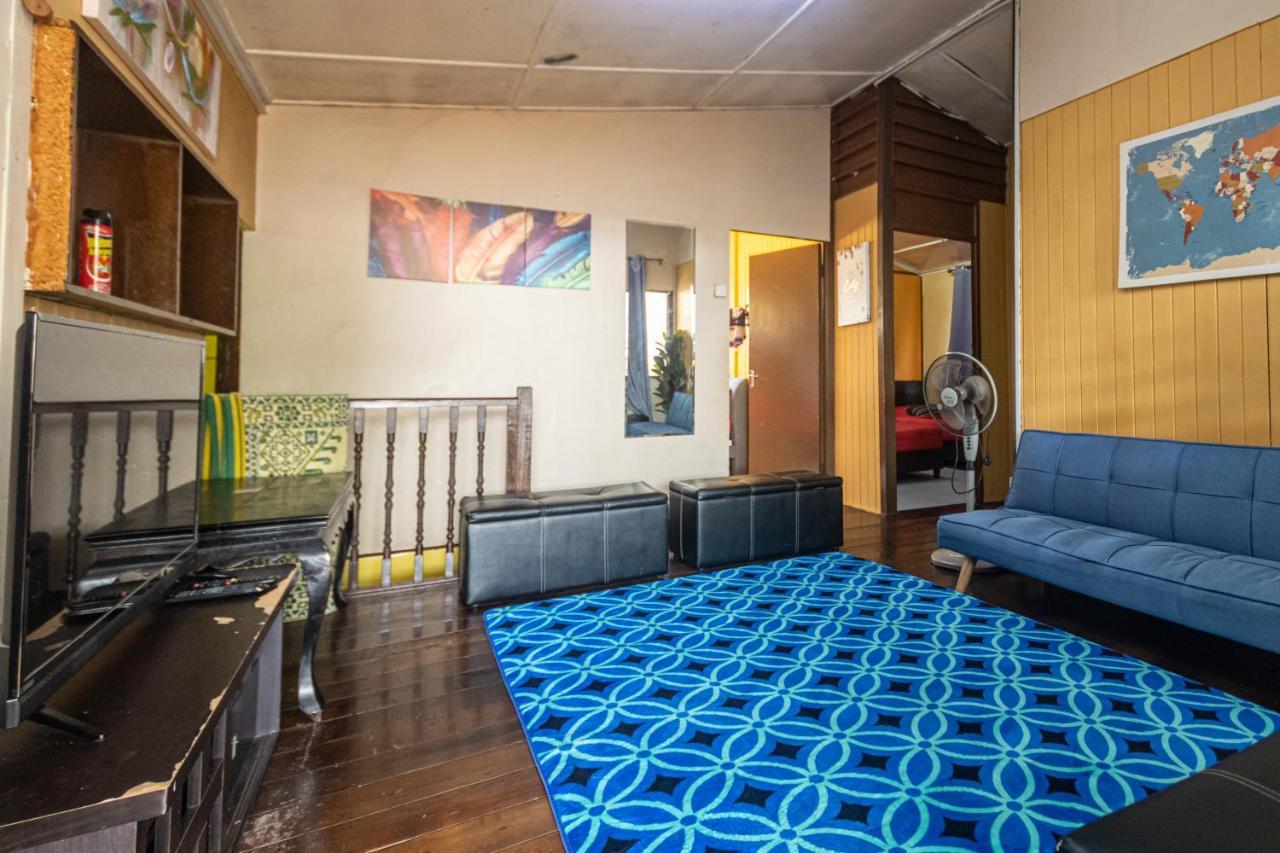 Aiza Homestay Opposite Abang Strawberry Taman Sedia 丹那拉打 外观 照片