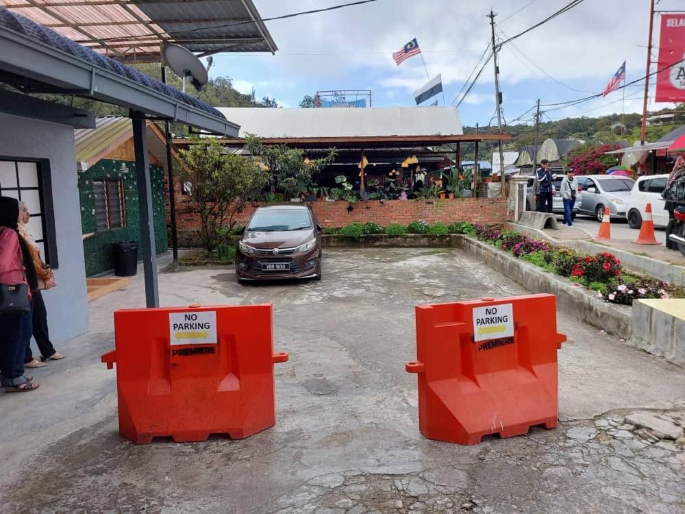 Aiza Homestay Opposite Abang Strawberry Taman Sedia 丹那拉打 外观 照片